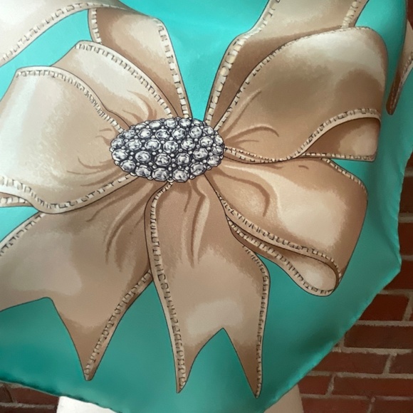 Tiffany & Co Tiffany Blue and Beige Ribbon Design Silk Scarf Hand-rolled  NEW - Picture 13 of 14